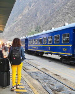 station train ollantaytambo